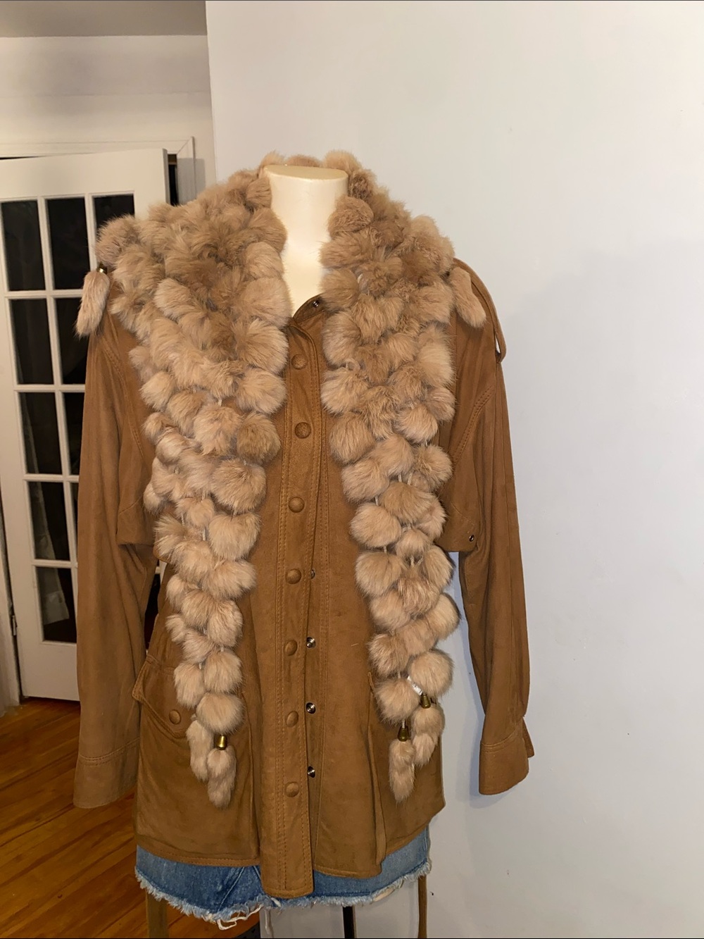 Triangular Rabbit Fur pompom scarf - Picture 3 of 9